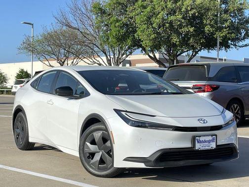 2025 Toyota Prius LE