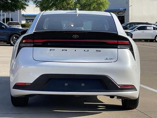 2025 Toyota Prius LE