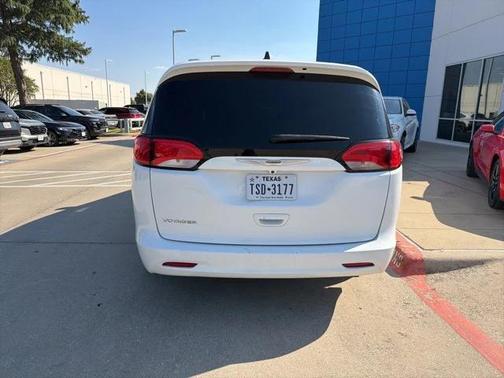 2021 Chrysler Voyager LXI