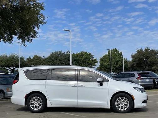 2021 Chrysler Voyager LXI