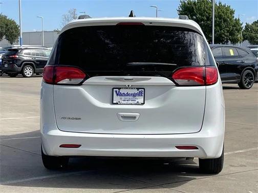 2021 Chrysler Voyager LXI