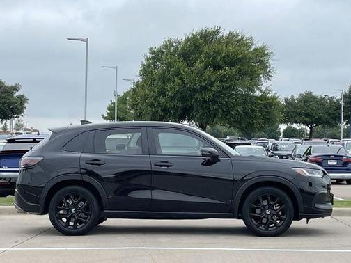Crystal Black Pearl 2025 Honda HR-V 2WD Sport