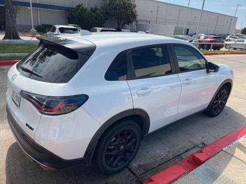 Platinum White Pearl 2024 Honda HR-V 2WD Sport