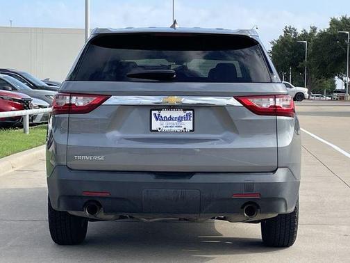 Satin Steel Metallic 2021 Chevrolet Traverse LS