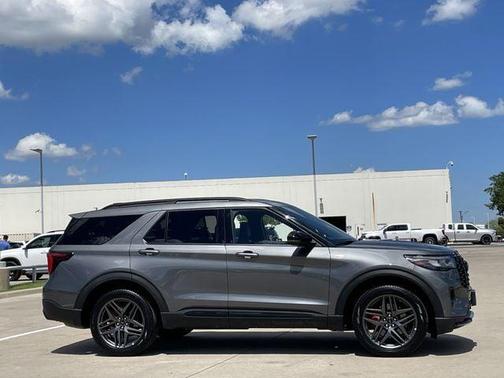 Carbonized Gray 2025 Ford Explorer ST-Line