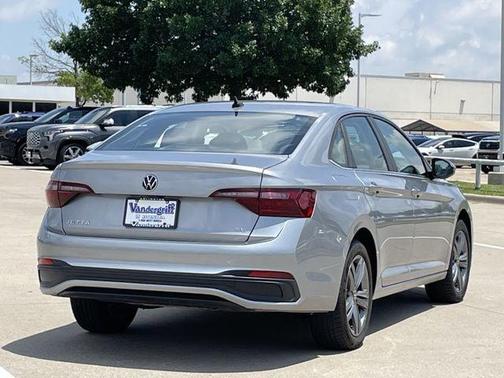 Pyrite Silver 2024 Volkswagen Jetta 1.5T SE