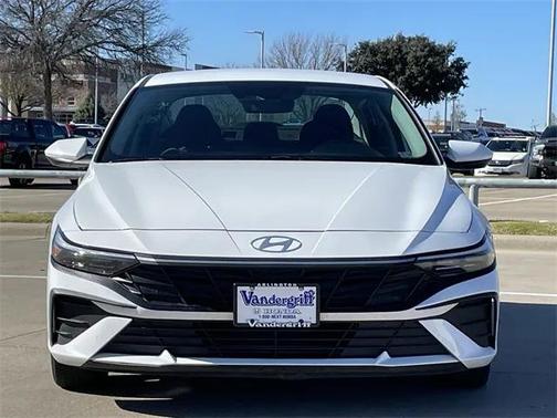 2024 Hyundai ELANTRA SE