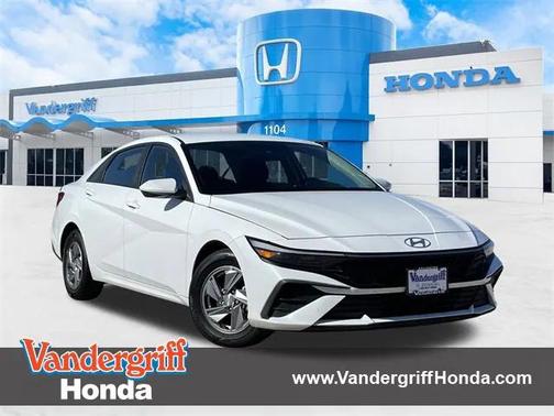2024 Hyundai ELANTRA SE