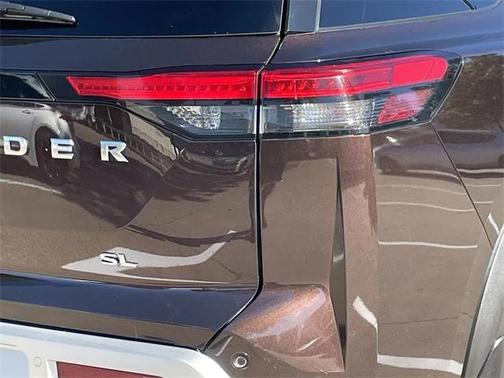 2022 Nissan Pathfinder SL 2WD