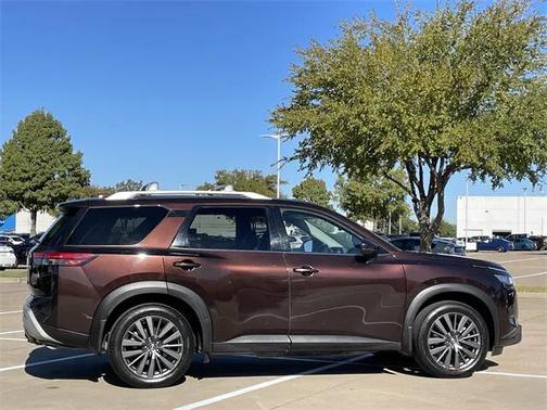 2022 Nissan Pathfinder SL 2WD