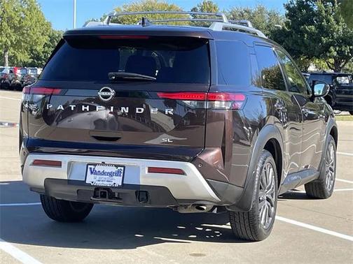 2022 Nissan Pathfinder SL 2WD