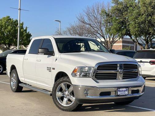 Bright White Clearcoat 2019 RAM 1500 Big Horn