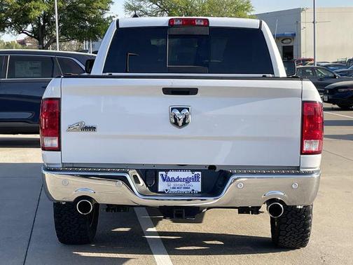 Bright White Clearcoat 2019 RAM 1500 Big Horn