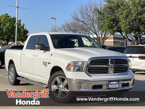 Bright White Clearcoat 2019 RAM 1500 Big Horn
