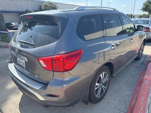 2017 Nissan Pathfinder SL