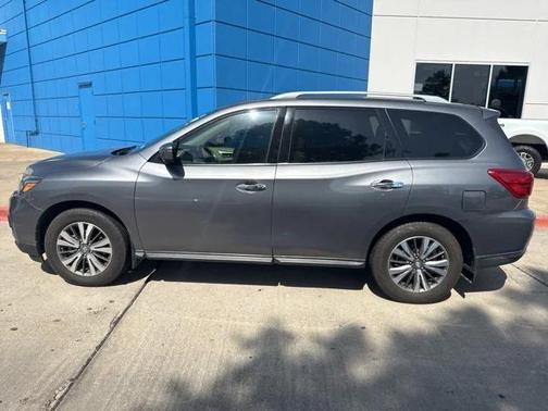 2017 Nissan Pathfinder SL
