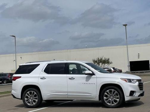 Summit White 2019 Chevrolet Traverse Premier