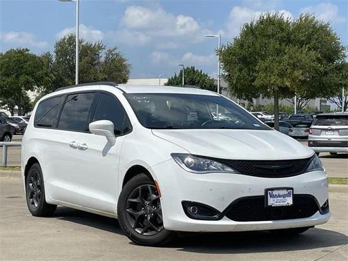 2020 Chrysler Pacifica Touring-L Plus