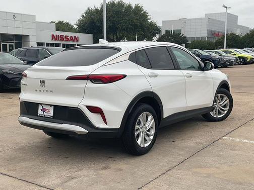 Summit White 2025 Buick Envista Preferred FWD