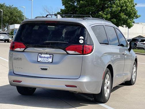 Billet Silver Metallic Clearcoat 2017 Chrysler Pacifica LX