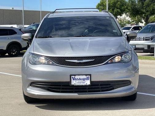 Billet Silver Metallic Clearcoat 2017 Chrysler Pacifica LX