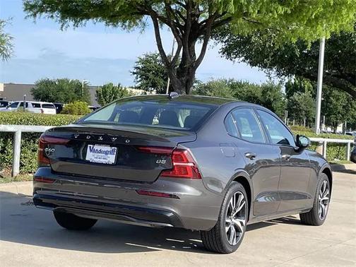 2024 Volvo S60 B5 Core Dark Theme