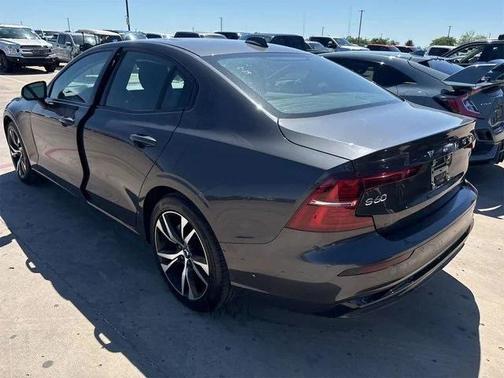 2024 Volvo S60 B5 Core Dark Theme