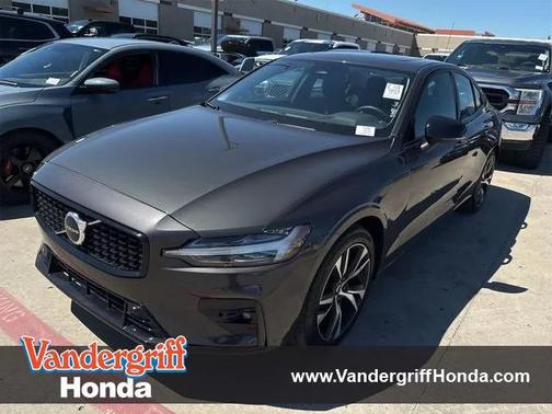 2024 Volvo S60 B5 Core Dark Theme