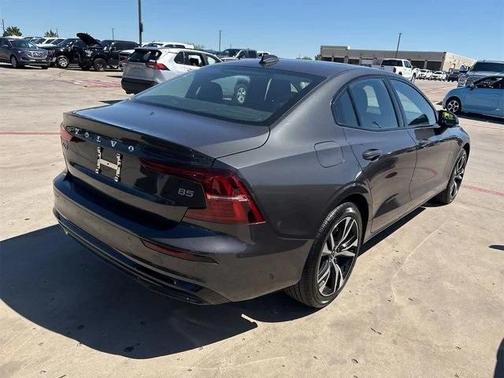 2024 Volvo S60 B5 Core Dark Theme