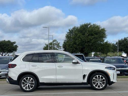 Alpine White 2025 BMW X5 PHEV xDrive50e