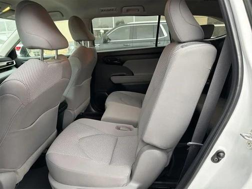 2022 Toyota Highlander Hybrid LE