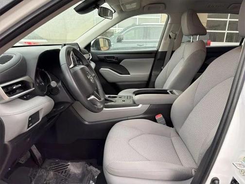 2022 Toyota Highlander Hybrid LE