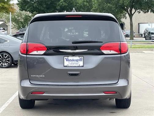 2023 Chrysler Voyager LX