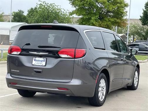 2023 Chrysler Voyager LX