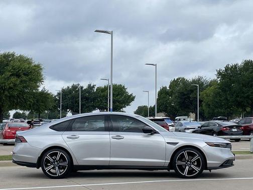 Solar Silver 2026 Honda Accord SE