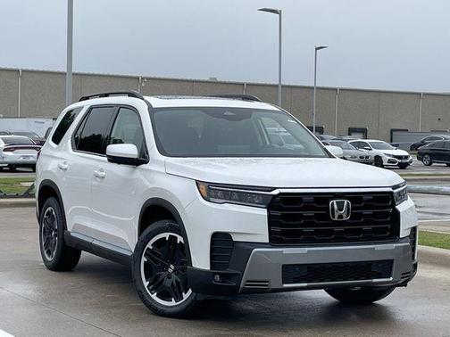 Platinum White Pearl 2026 Honda Pilot Touring 8-Passenger