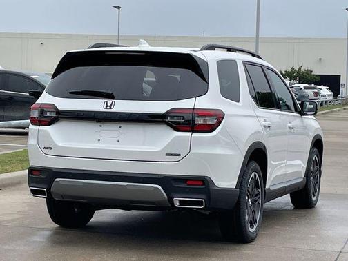 Platinum White Pearl 2026 Honda Pilot Touring 8-Passenger