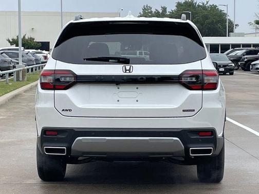 Platinum White Pearl 2026 Honda Pilot Touring 8-Passenger