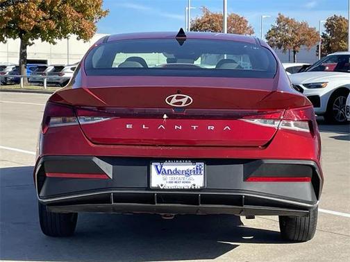 2025 Hyundai ELANTRA SE