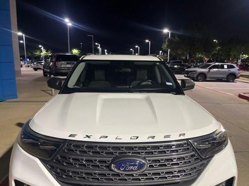 Oxford White 2021 Ford Explorer XLT