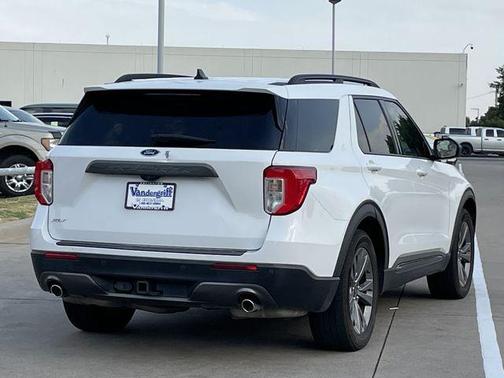 Oxford White 2021 Ford Explorer XLT