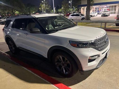 Oxford White 2021 Ford Explorer XLT