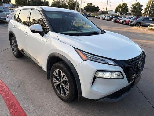 Pearl White Tricoat 2021 Nissan Rogue SV
