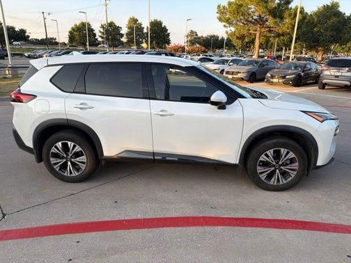 Pearl White Tricoat 2021 Nissan Rogue SV