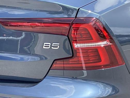 Denim Blue 2024 Volvo S60 B5 Plus Dark Theme