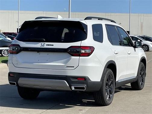 2025 Honda Pilot Touring 8-Passenger