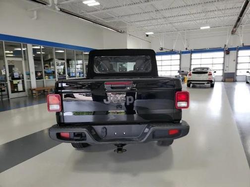 2024 Jeep Gladiator Sport