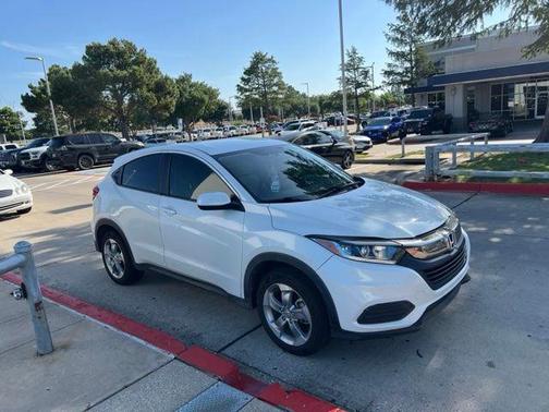 Platinum White Pearl 2021 Honda HR-V LX