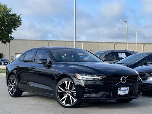 2024 Volvo S60 B5 Plus Dark Theme