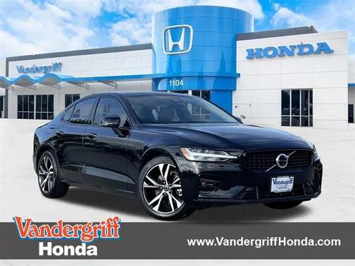 2024 Volvo S60 B5 Plus Dark Theme